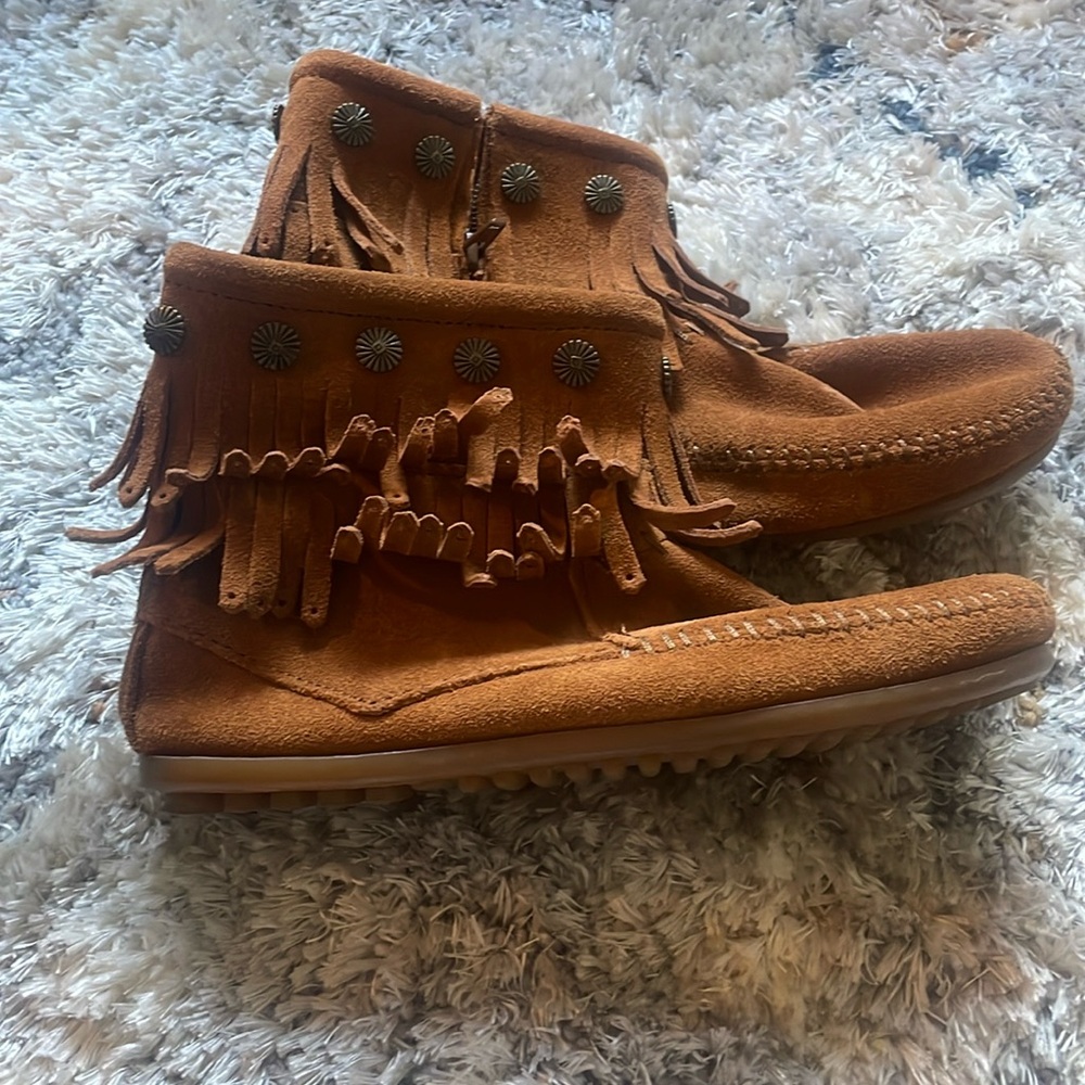 Minnetonka Women's Boot